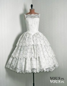 Przepiękna retro suknia ślubna z koronki i z gorsetem.