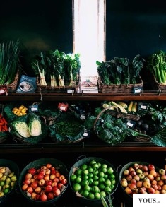 Warzywa i owoce, stragan z warzywami i owocami, kolorowe warzywa i owoce