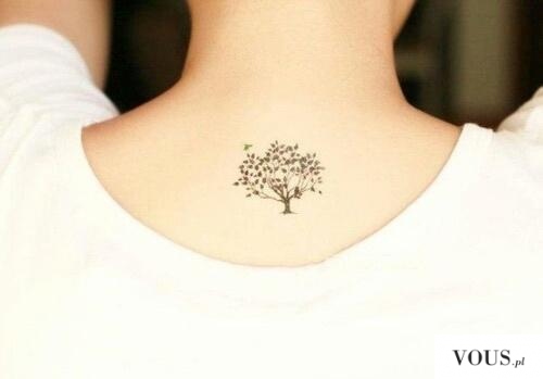 mały tatuaż drzewko