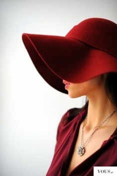 Elegancka kobieta w kapeluszu