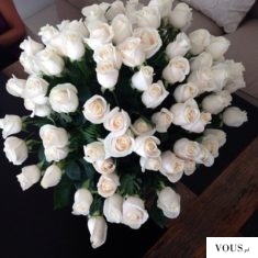 Przepiękne białe róże