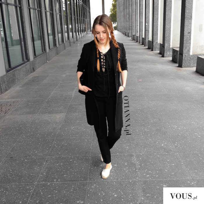 OTIANNA – total black outfit, white espadrilles