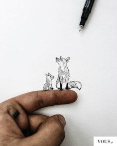 dwa maleńkie liski namalowane długopisem