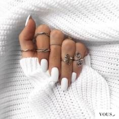 białe paznokcie
