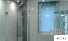 Szklana kabina prysznicowa idealnie pasuje do nowoczesnych wnętrz.