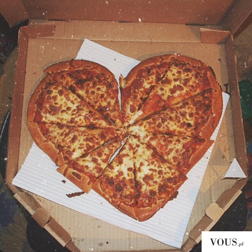 pizza w kształcie serca