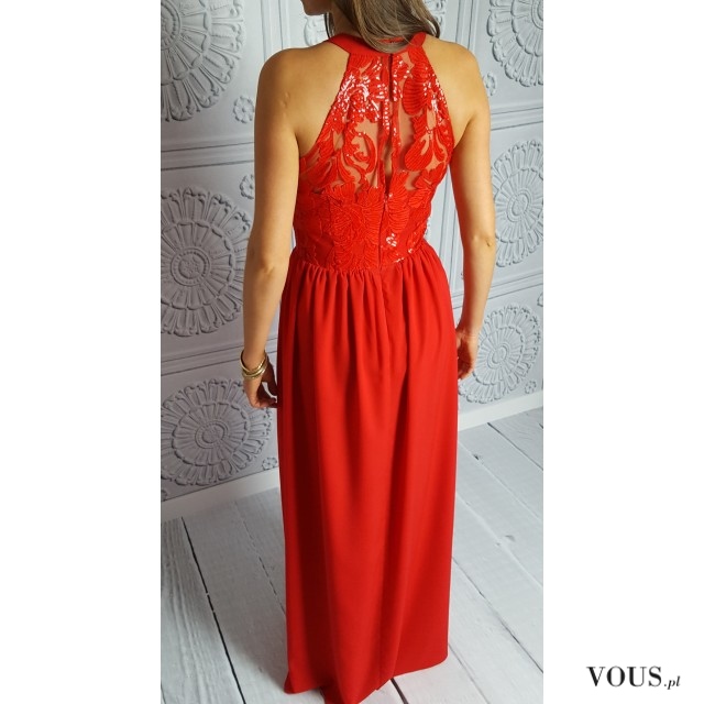 Długa,elegancka,  czerwona suknia.