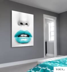 Plakat z turkusowymi ustami idealnie wpasuje się w sypialniane aranżacje wnętrz.